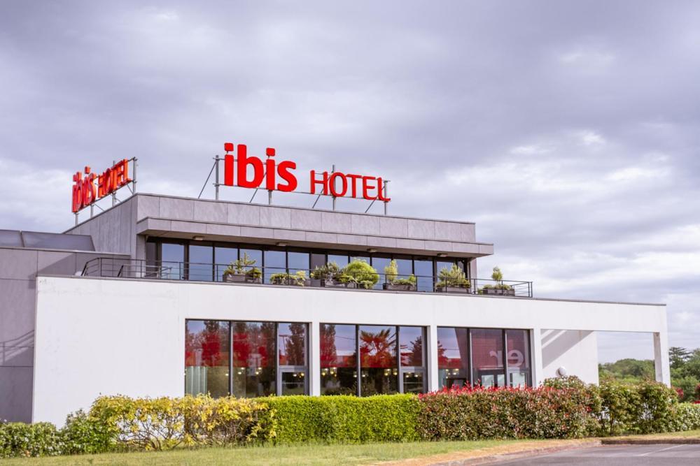 Hotel Ibis Guingamp Coeur De Bretagne Ploumagoar Exterior photo