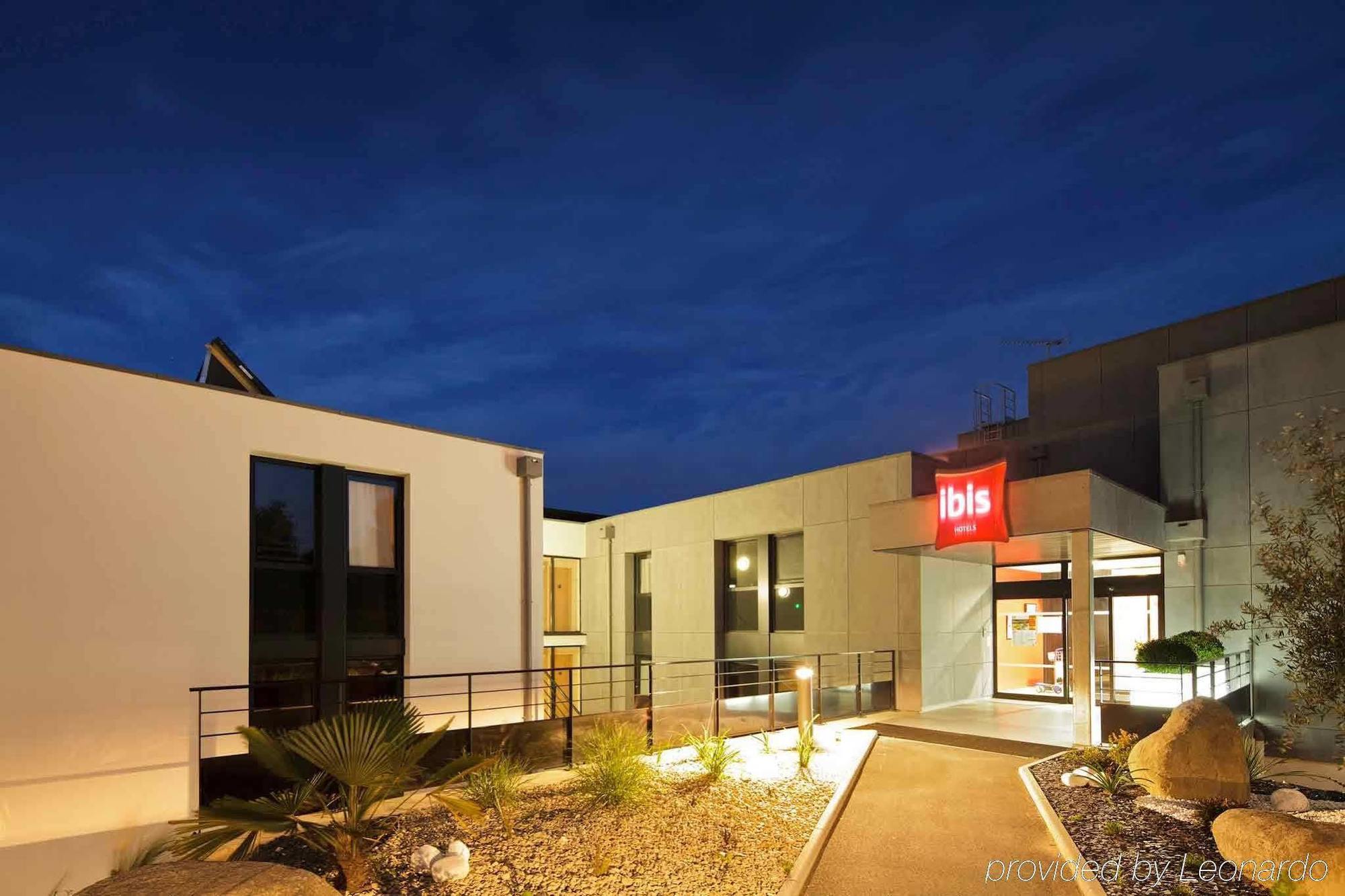 Hotel Ibis Guingamp Coeur De Bretagne Ploumagoar Exterior photo