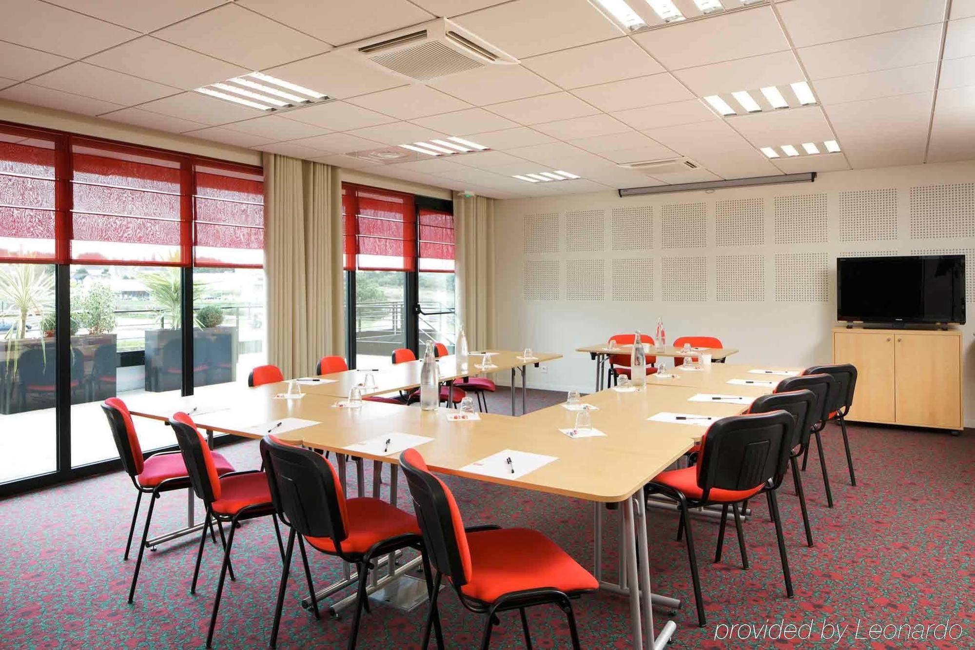 Hotel Ibis Guingamp Coeur De Bretagne Ploumagoar Business photo